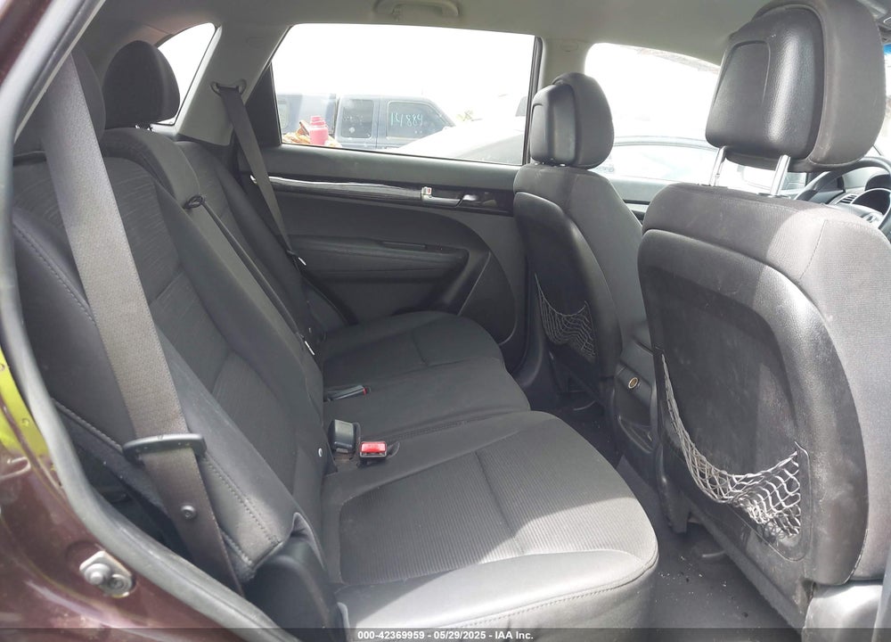 2014 KIA SORENTO LX VIN: 5XYKT4A64EG425927