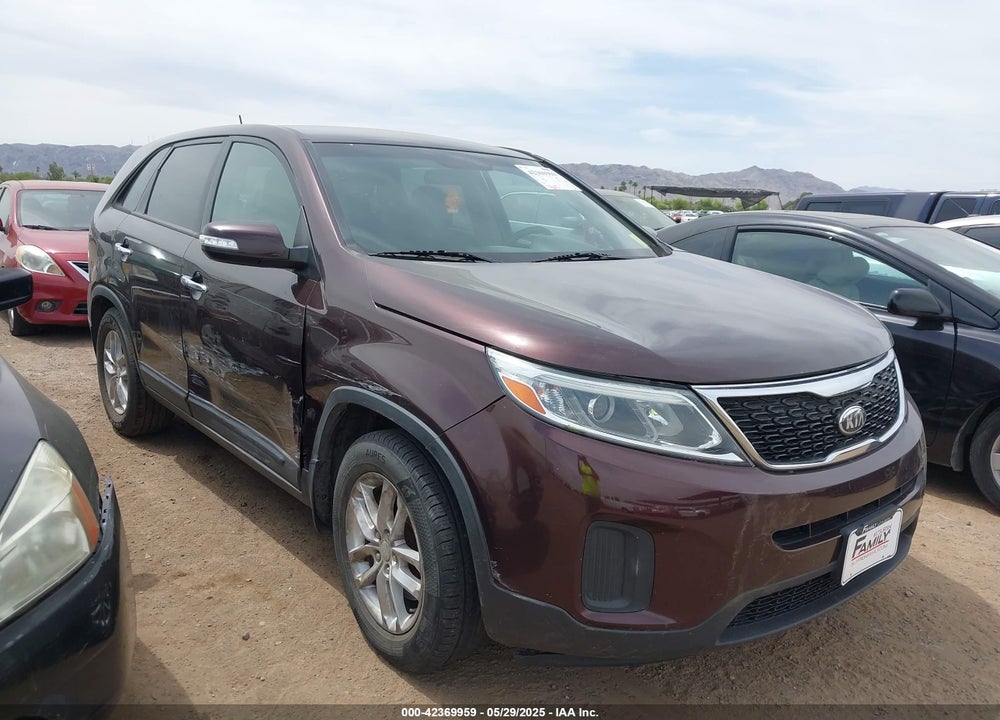 2014 KIA SORENTO LX VIN: 5XYKT4A64EG425927