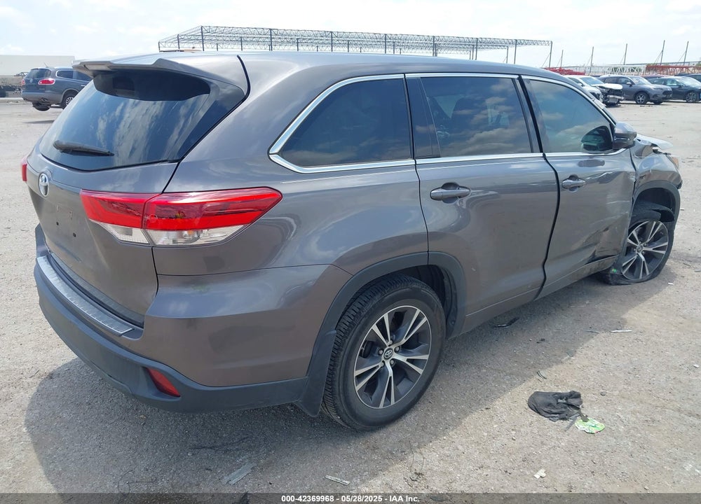 2018 TOYOTA HIGHLANDER VIN: 5TDZARFH1JS038079