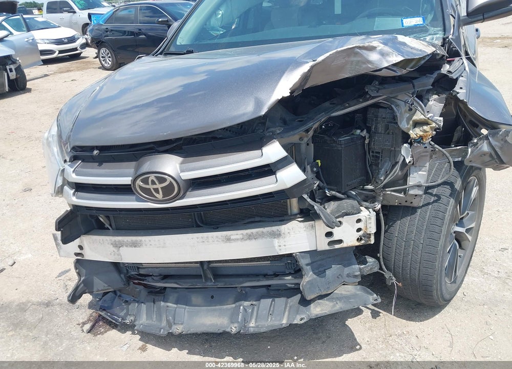2018 TOYOTA HIGHLANDER VIN: 5TDZARFH1JS038079