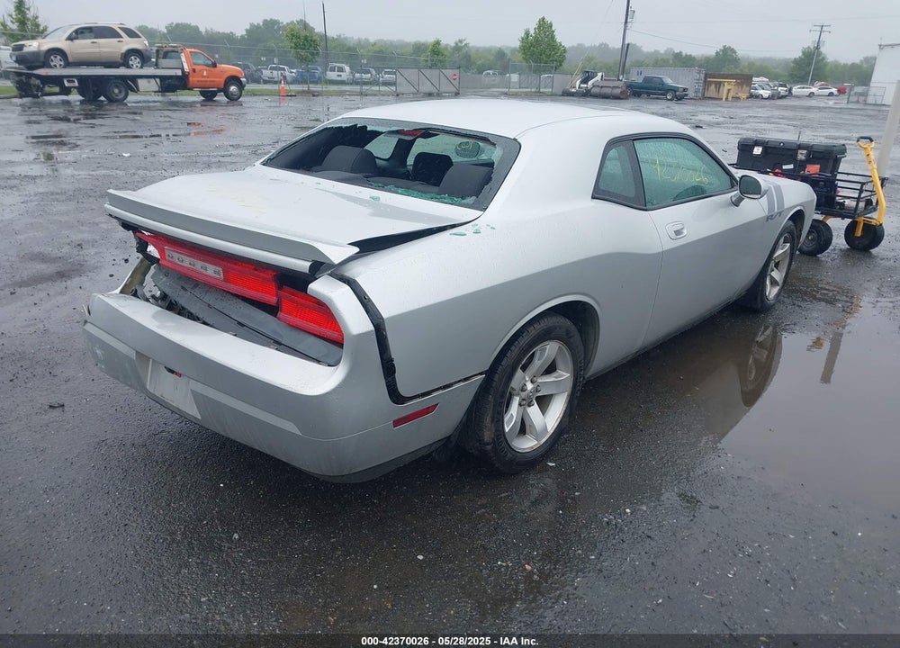 2009 DODGE CHALLENGER VIN: 2B3LJ54T69H520645