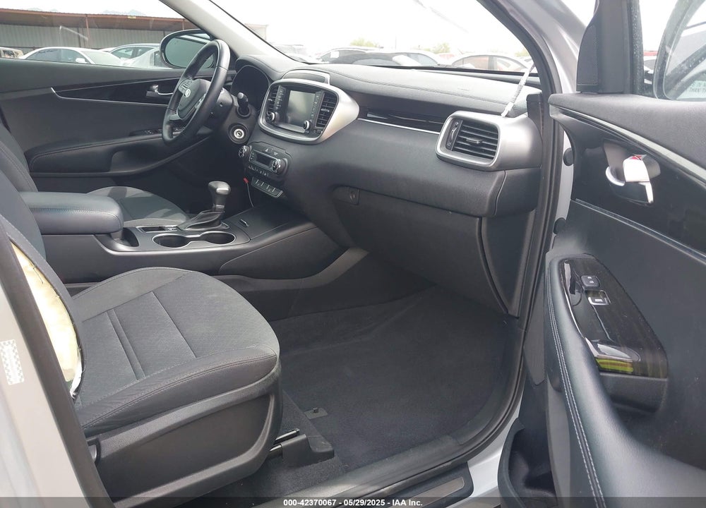 2019 KIA SORENTO 3.3L S VIN: 5XYPG4A58KG597729