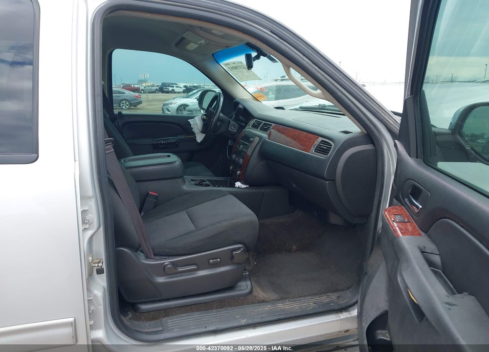 2013 CHEVROLET TAHOE VIN: 1GNSCAE00DR369125