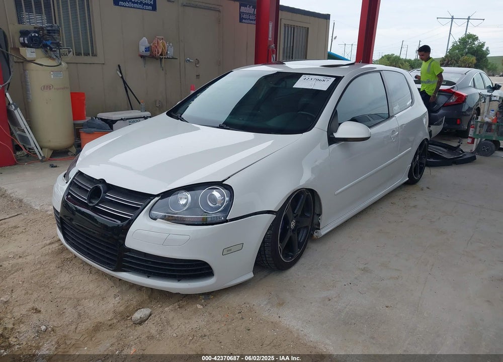 2008 VOLKSWAGEN R32 VIN: WVWKC71K38W158415