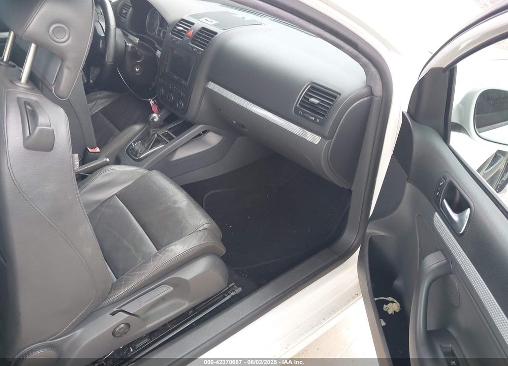 2008 VOLKSWAGEN R32 VIN: WVWKC71K38W158415