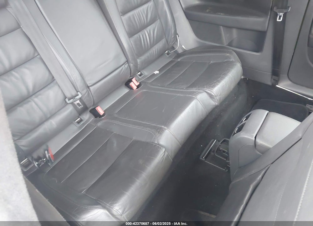 2008 VOLKSWAGEN R32 VIN: WVWKC71K38W158415