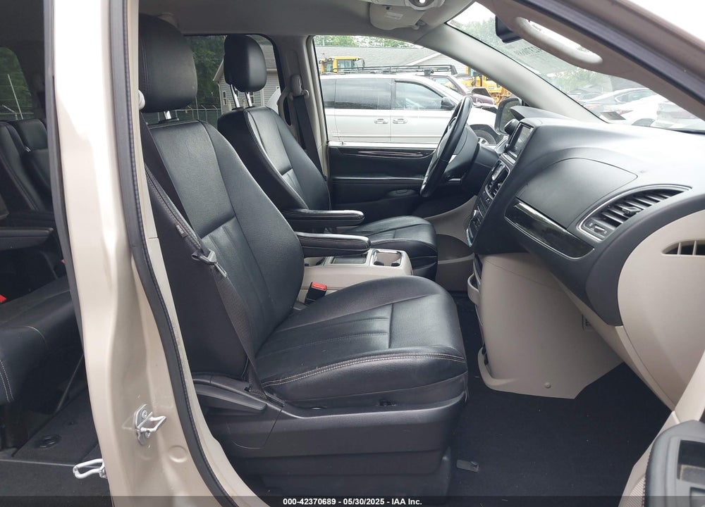 2016 CHRYSLER TOWN & COUNTRY TOURING VIN: 2C4RC1BG3GR190312