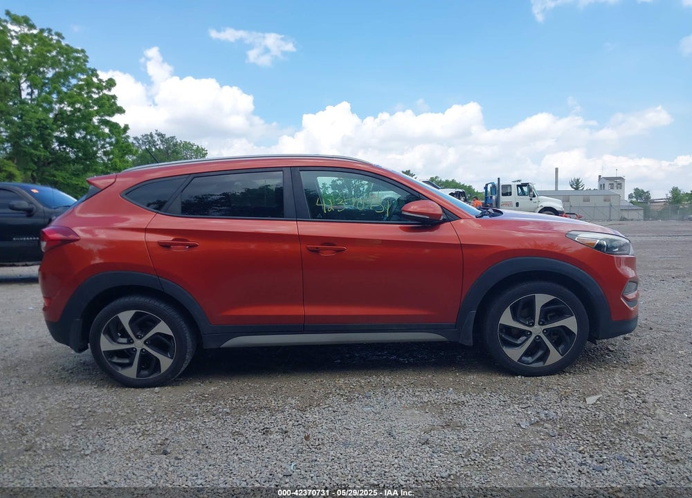 2017 HYUNDAI TUCSON SPORT VIN: KM8J3CA25HU518229