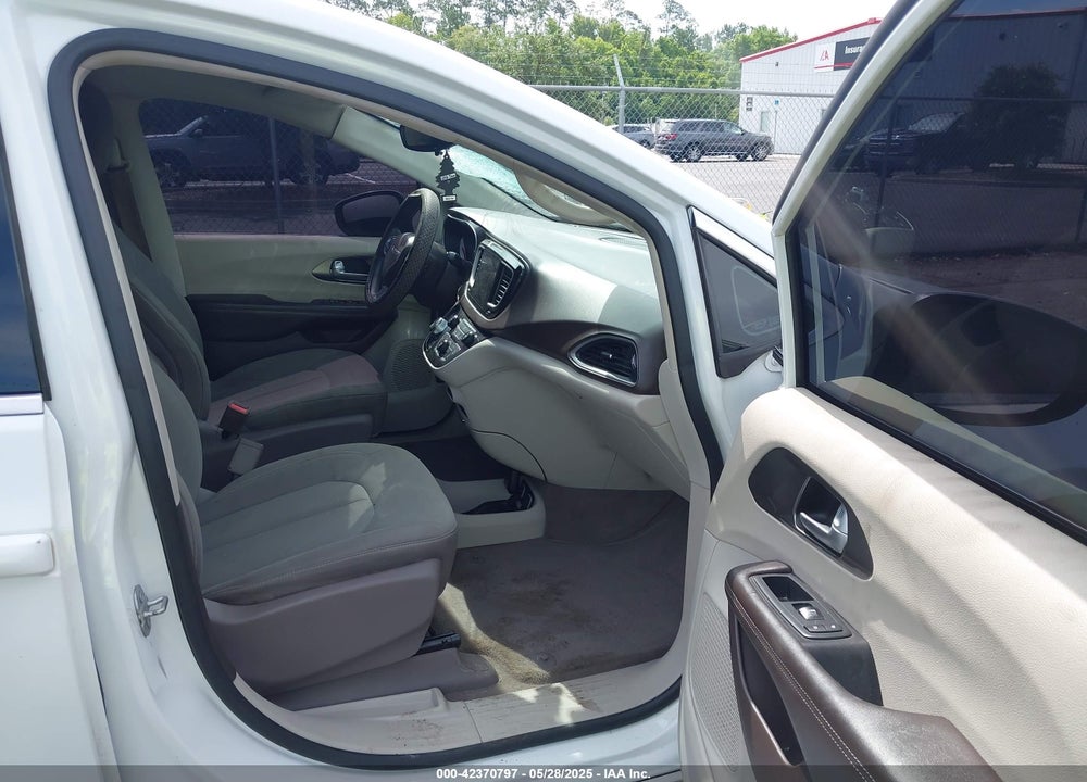 2017 CHRYSLER PACIFICA TOURING VIN: 2C4RC1DG0HR519904