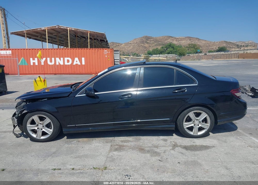 2011 MERCEDES-BENZ C VIN: WDDGF5EB8BA526044
