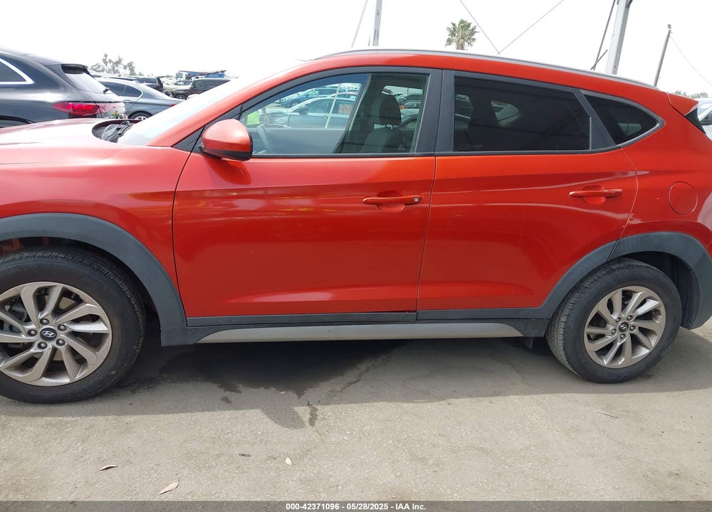 2017 HYUNDAI TUCSON SE VIN: KM8J33A49HU264543