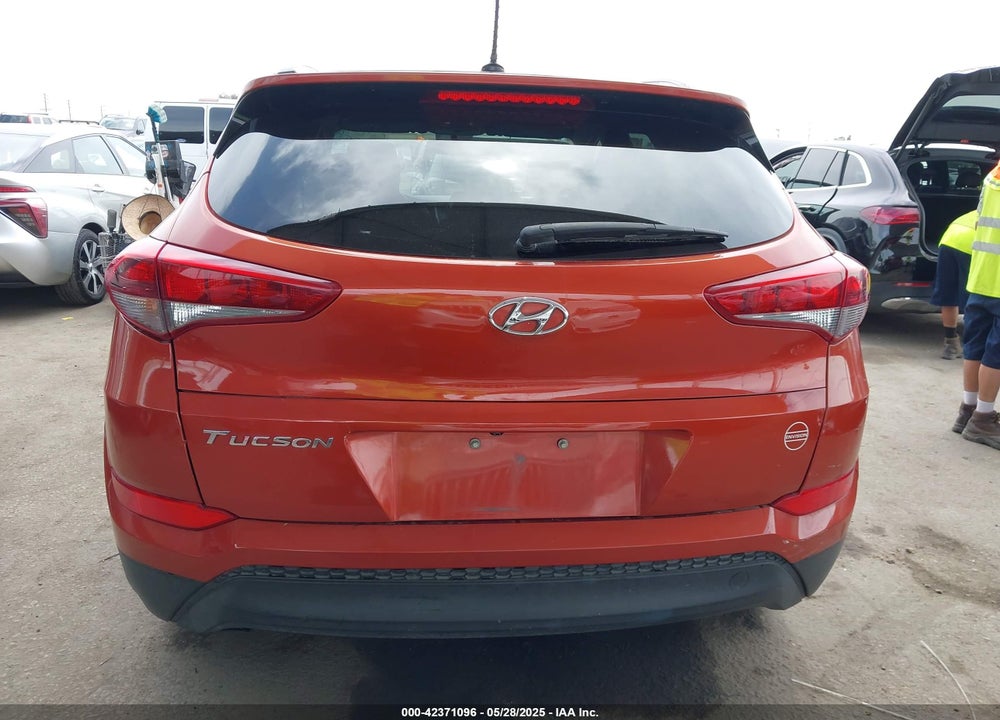 2017 HYUNDAI TUCSON SE VIN: KM8J33A49HU264543
