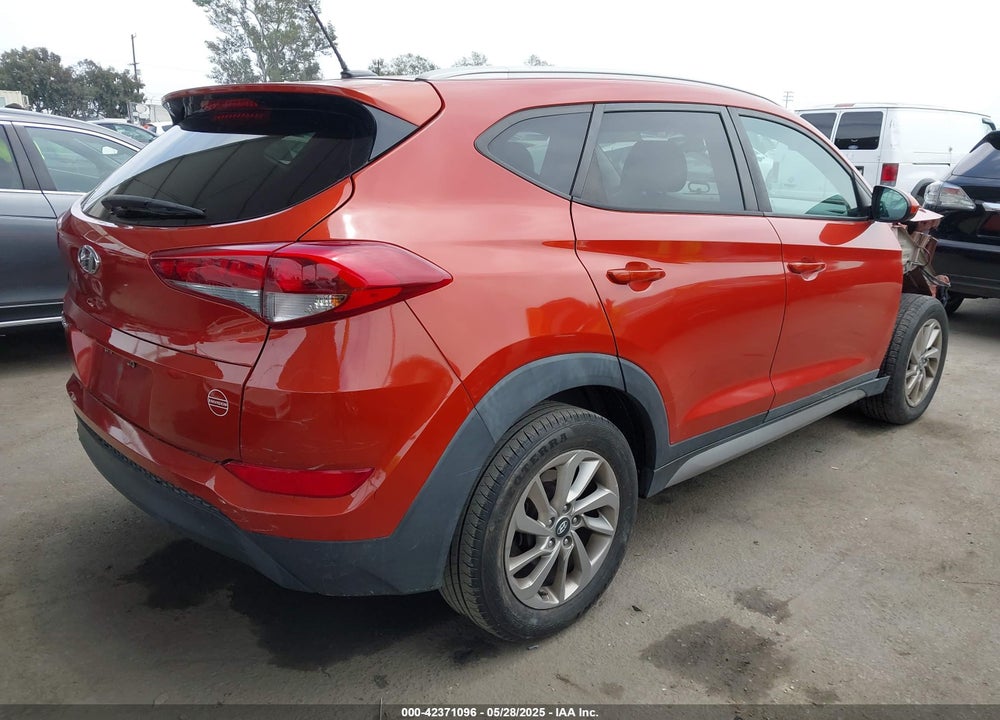 2017 HYUNDAI TUCSON SE VIN: KM8J33A49HU264543