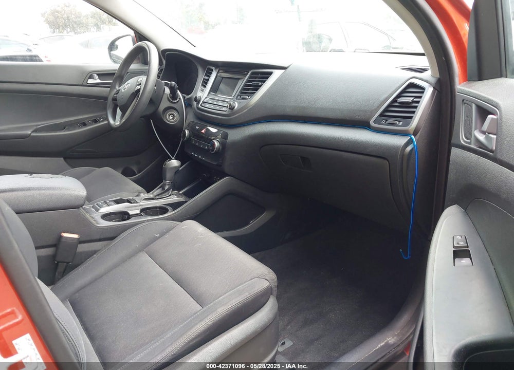 2017 HYUNDAI TUCSON SE VIN: KM8J33A49HU264543