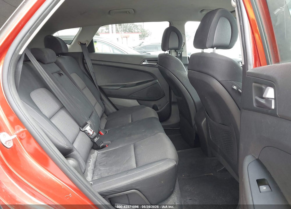 2017 HYUNDAI TUCSON SE VIN: KM8J33A49HU264543