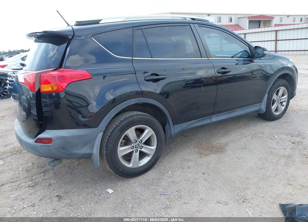2015 TOYOTA RAV4 XLE VIN: 2T3WFREV6FW192272