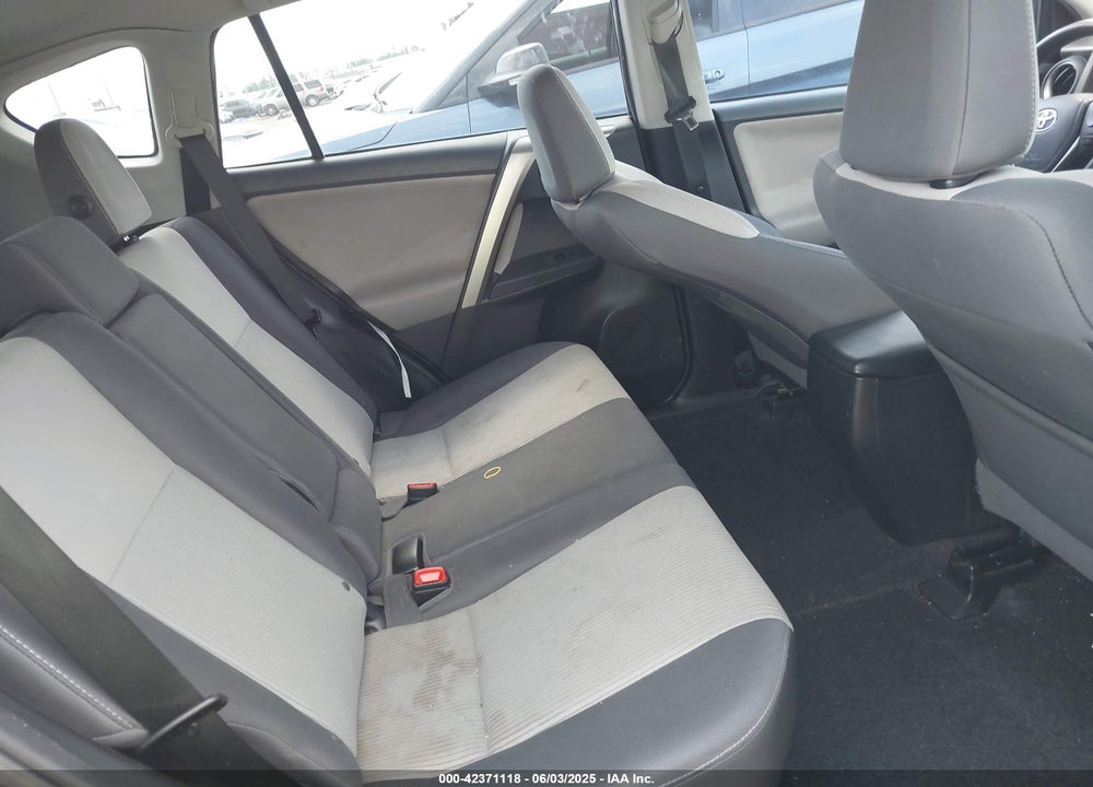 2015 TOYOTA RAV4 XLE VIN: 2T3WFREV6FW192272