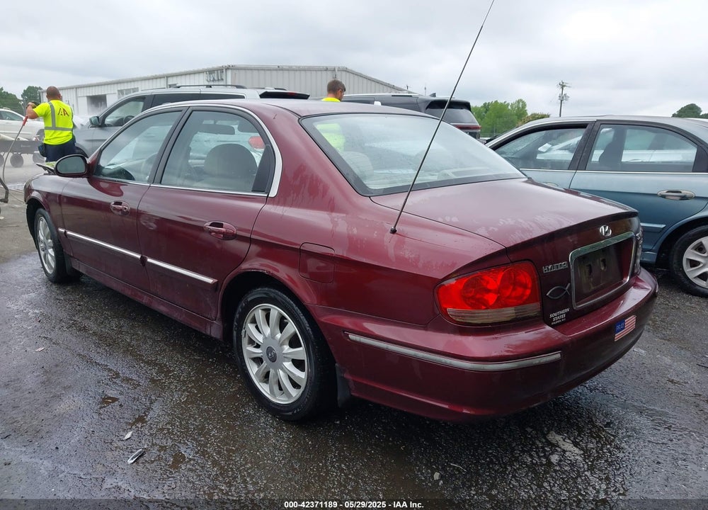 2002 HYUNDAI SONATA GLS/LX VIN: KMHWF35H02A557637