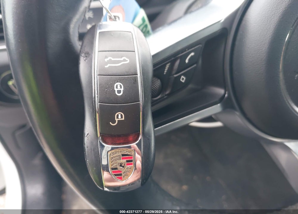 2015 PORSCHE MACAN VIN: WP1AB2A59FLB53101