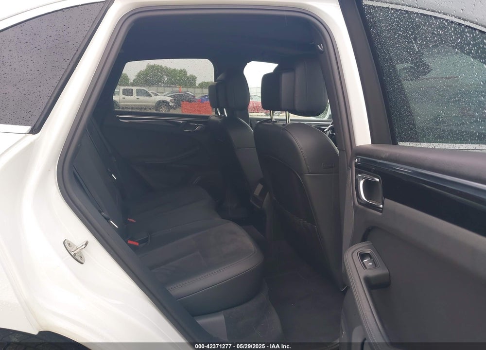 2015 PORSCHE MACAN VIN: WP1AB2A59FLB53101