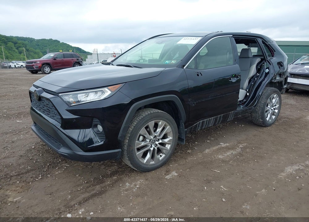 2021 TOYOTA RAV4 XLE PREMIUM VIN: JTMA1RFV8MD069137