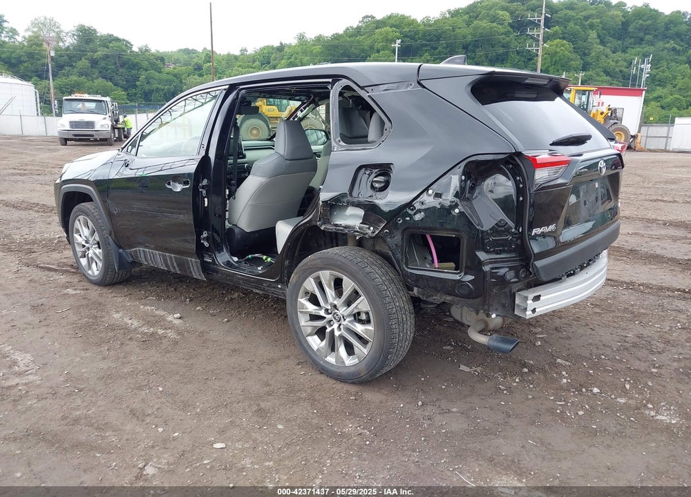 2021 TOYOTA RAV4 XLE PREMIUM VIN: JTMA1RFV8MD069137
