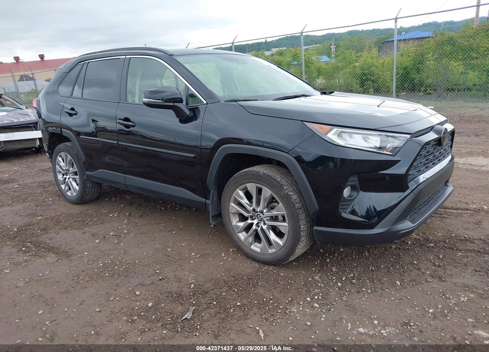 2021 TOYOTA RAV4 XLE PREMIUM VIN: JTMA1RFV8MD069137