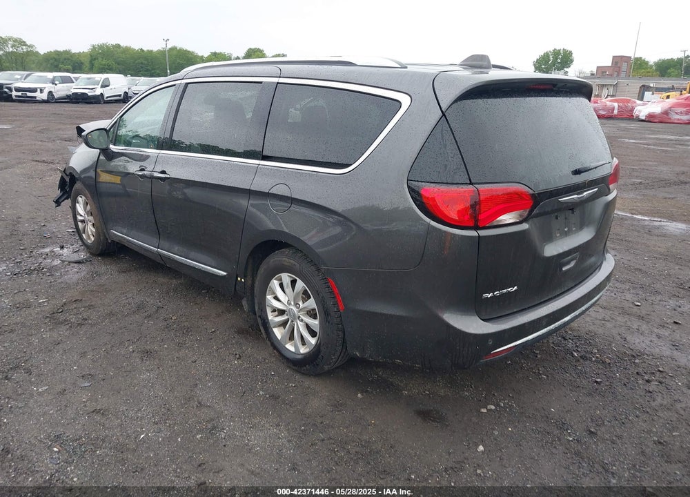 2019 CHRYSLER PACIFICA TOURING L VIN: 2C4RC1BG7KR733248