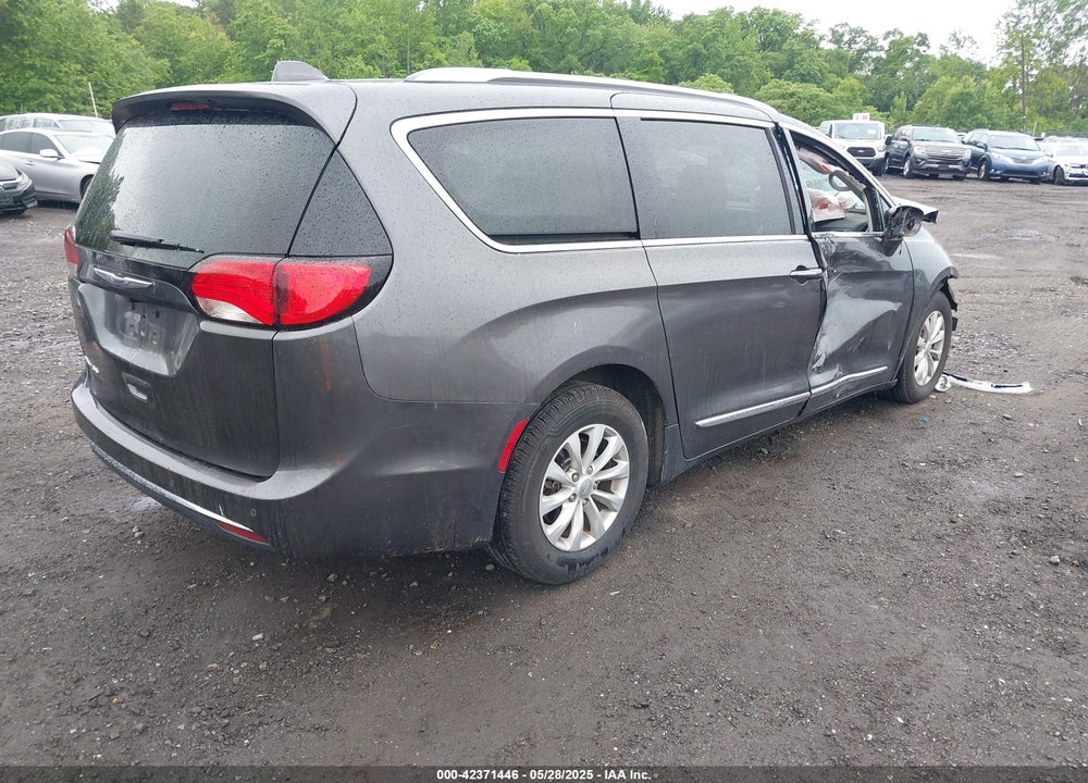 2019 CHRYSLER PACIFICA TOURING L VIN: 2C4RC1BG7KR733248