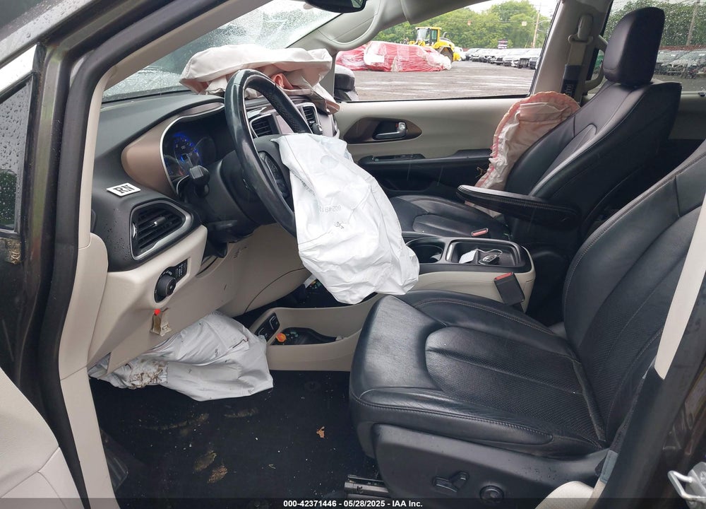 2019 CHRYSLER PACIFICA TOURING L VIN: 2C4RC1BG7KR733248