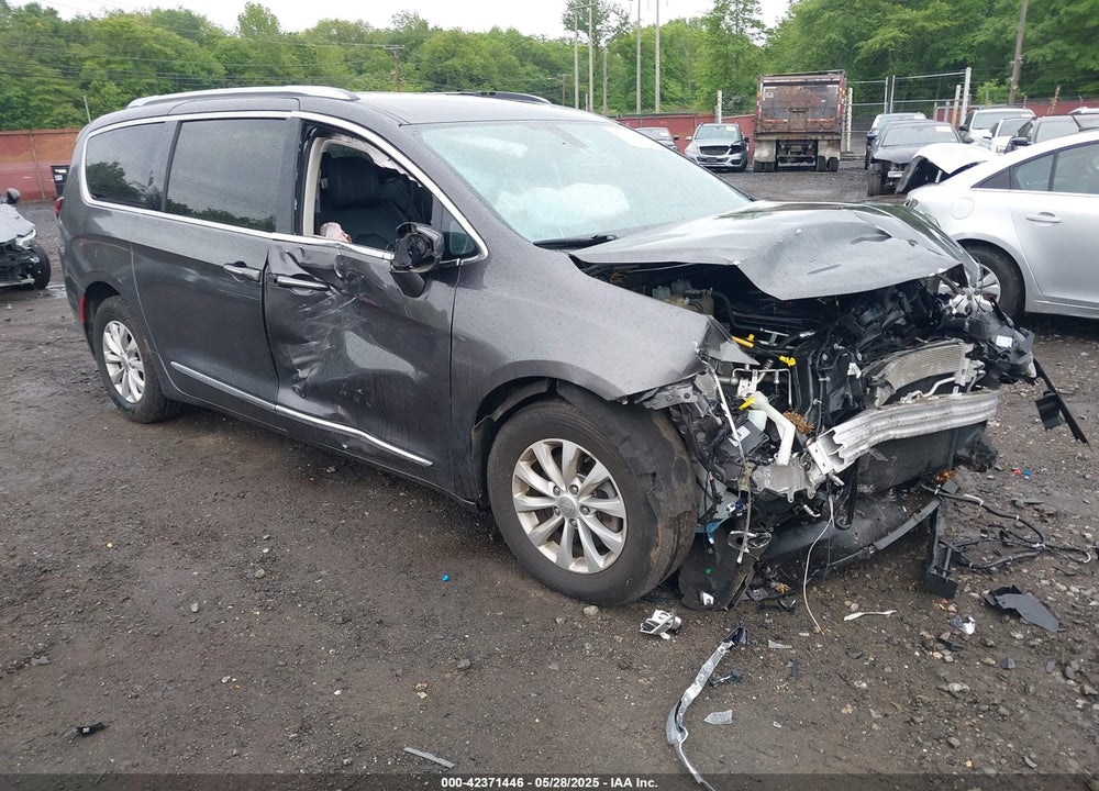 2019 CHRYSLER PACIFICA TOURING L VIN: 2C4RC1BG7KR733248