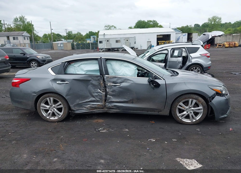 2017 NISSAN ALTIMA VIN: 1N4BL3AP7HC108127