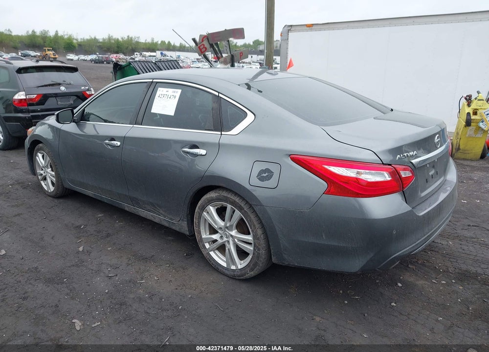 2017 NISSAN ALTIMA VIN: 1N4BL3AP7HC108127