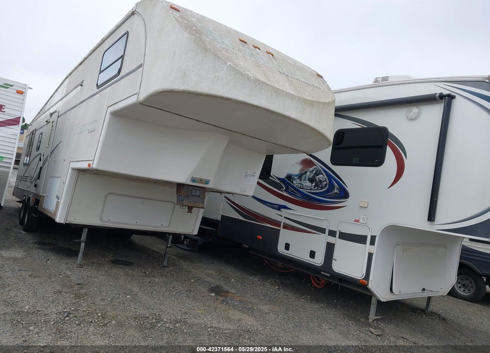 2002 TITANIUM GLENDALE 32E37 VIN: 2GRFW32TX2S023116