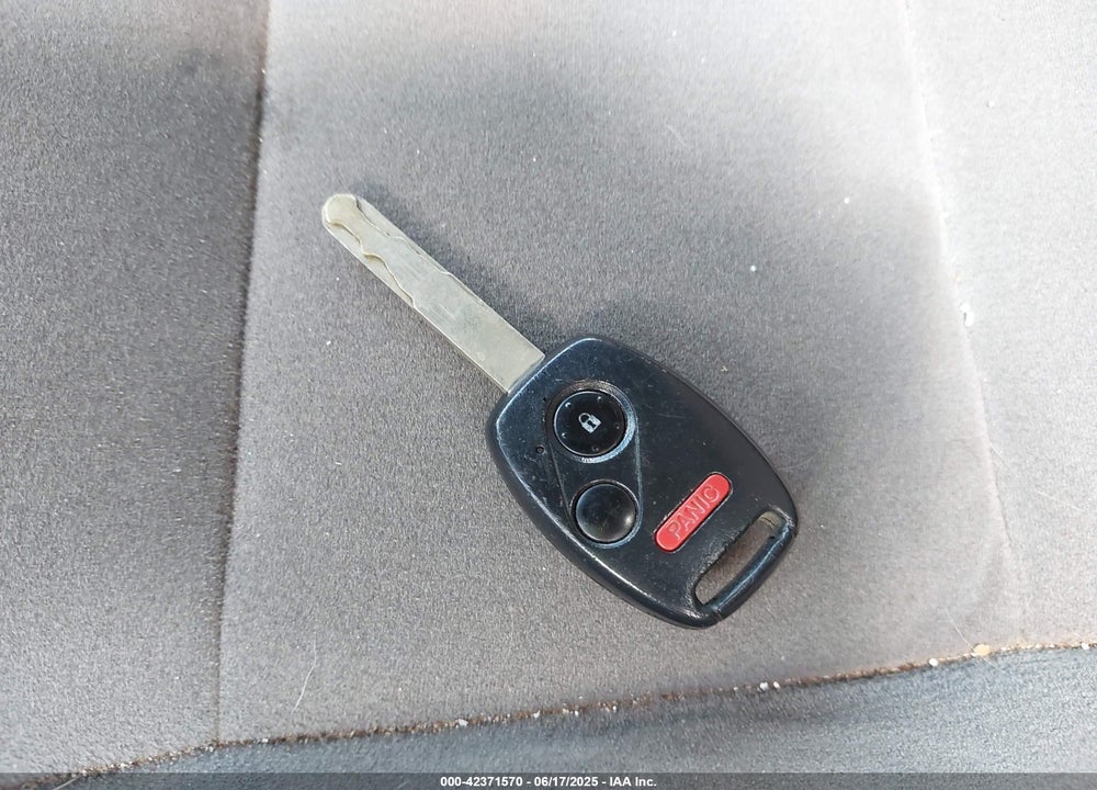 2006 HONDA CIVIC VIN: 1HGFA16516L052679