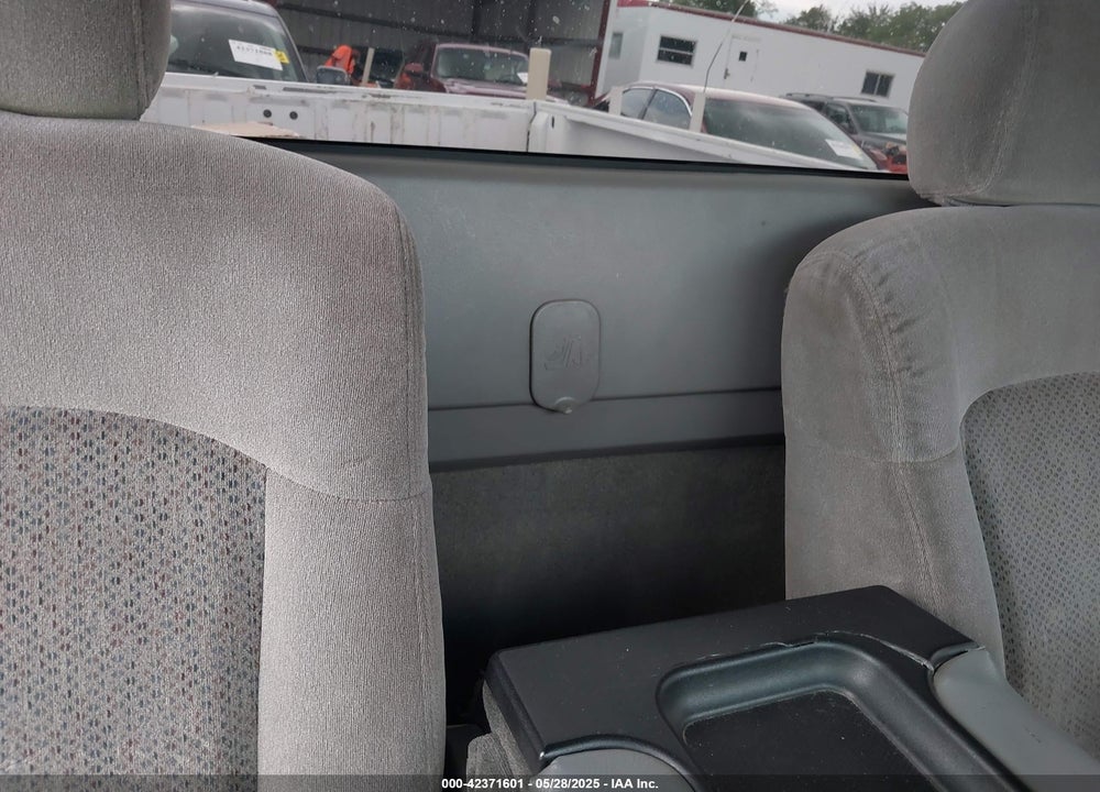 2000 CHEVROLET SILVERADO 1500 LS VIN: 1GCEK14T4YZ263223