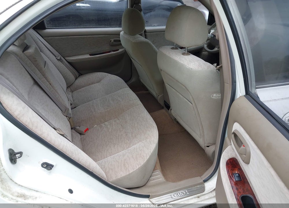2005 KIA OPTIMA VIN: KNAGD128655417156
