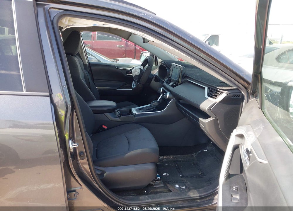 2021 TOYOTA RAV4 XLE VIN: 2T3P1RFV9MC150811