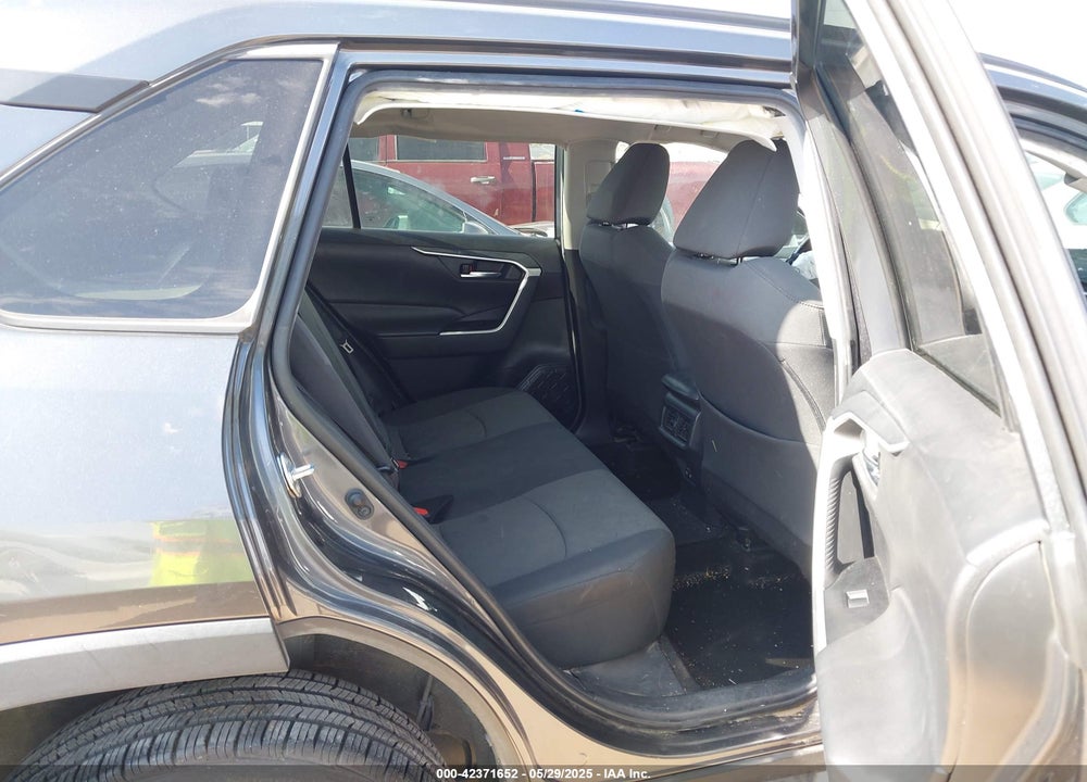 2021 TOYOTA RAV4 XLE VIN: 2T3P1RFV9MC150811