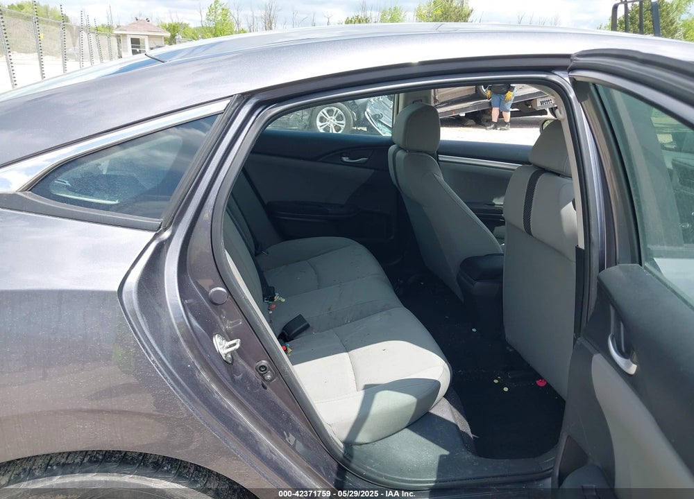 2017 HONDA CIVIC VIN: 19XFC2F58HE003585