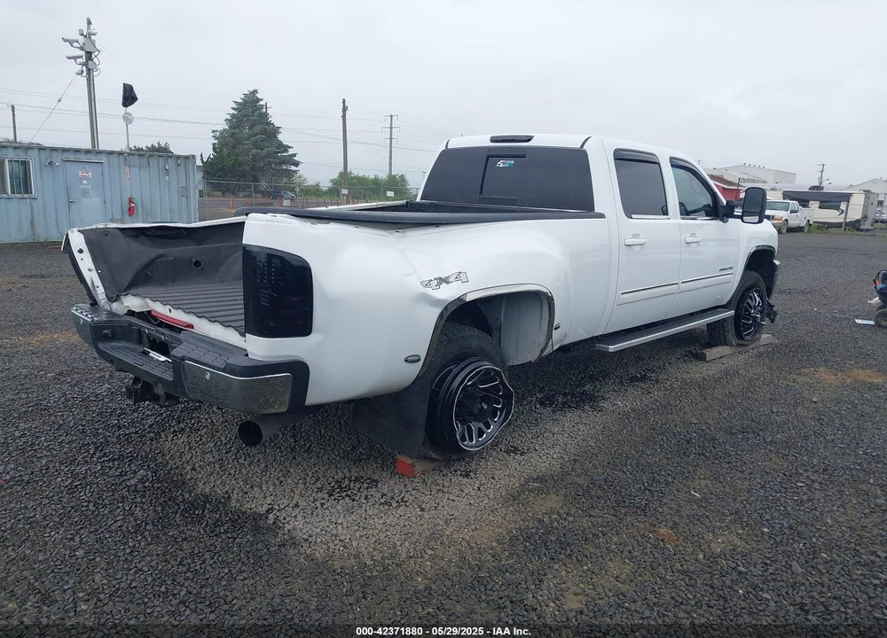 2014 CHEVROLET SILVERADO 3500HD LTZ VIN: 1GC4K1C8XEF137759