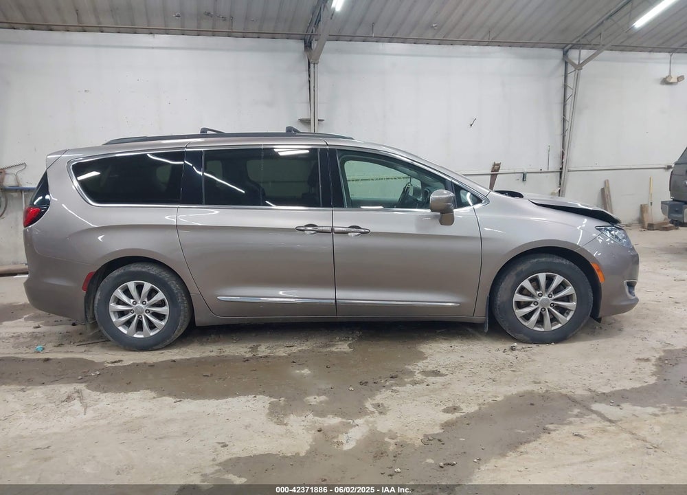 2017 CHRYSLER PACIFICA VIN: 2C4RC1BG5HR795448