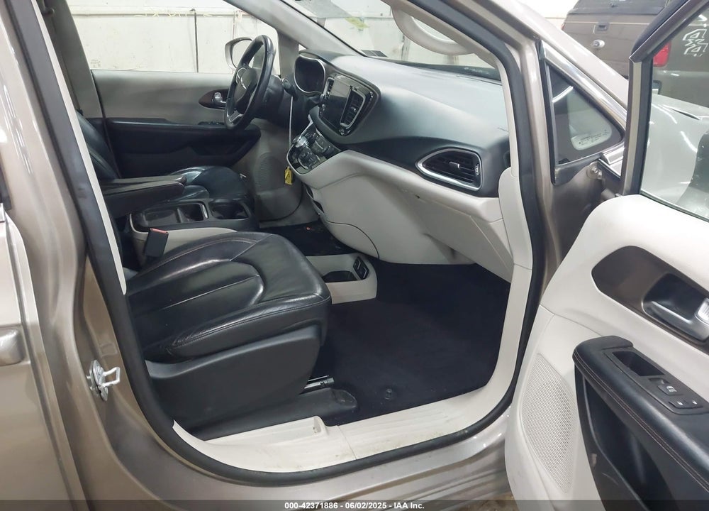 2017 CHRYSLER PACIFICA VIN: 2C4RC1BG5HR795448