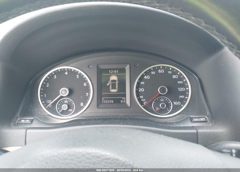 2013 VOLKSWAGEN TIGUAN VIN: WVGAV3AX4DW588227