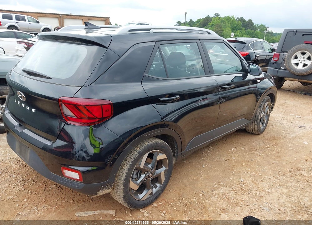 2021 HYUNDAI VENUE VIN: KMHRC8A32MU117899