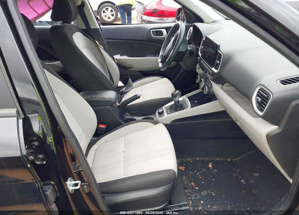 2021 HYUNDAI VENUE VIN: KMHRC8A32MU117899