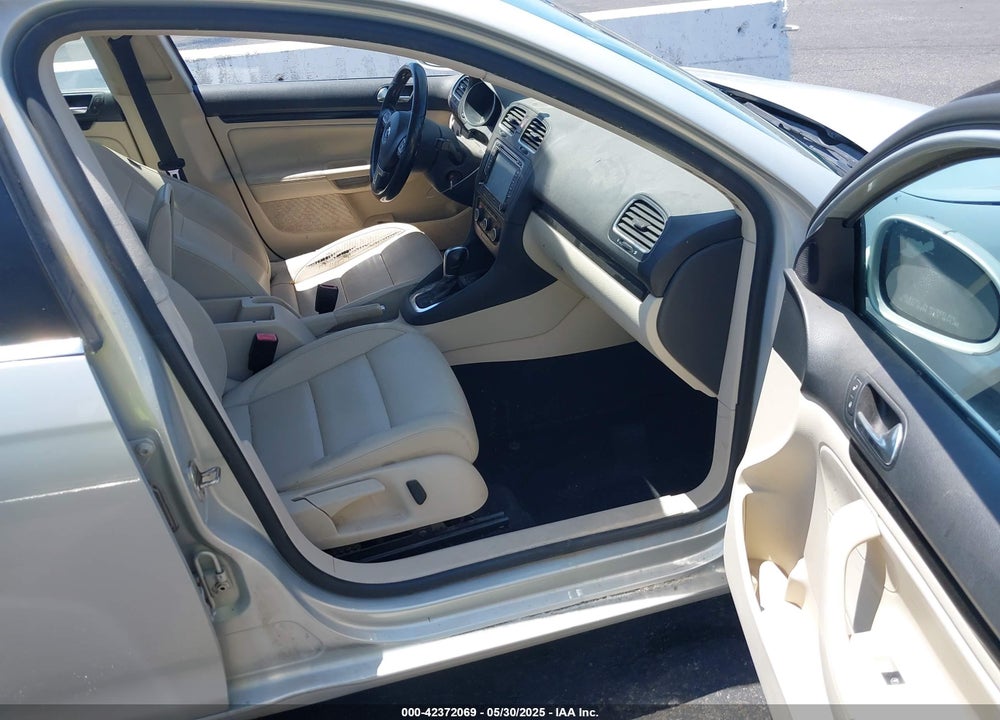 2011 VOLKSWAGEN JETTA VIN: 3VWPL8AJ2BM678547