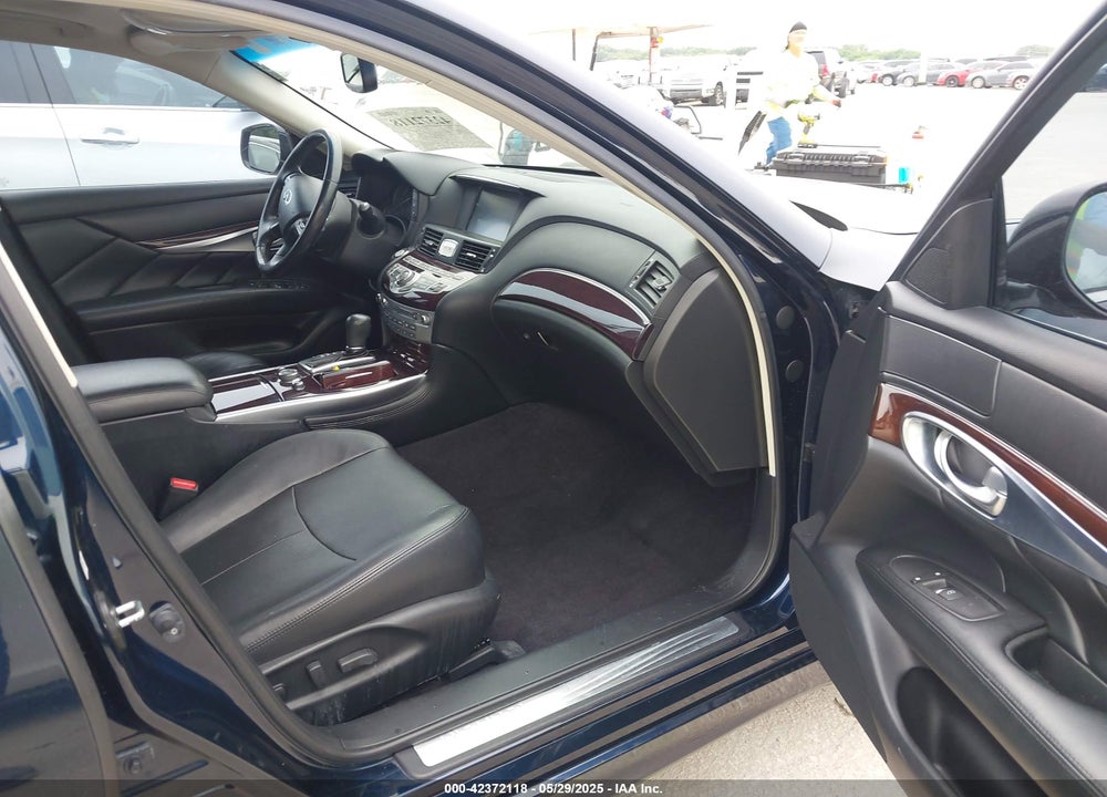 2019 INFINITI Q70 VIN: JN1BY1AR9KM585597