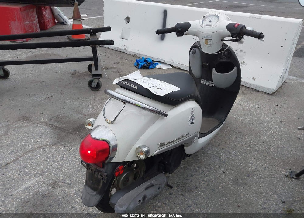 2016 HONDA NCW50 VIN: JH2AF7716GK000214