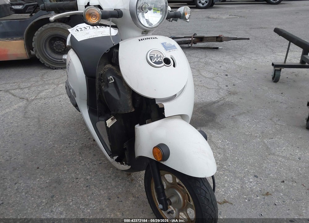 2016 HONDA NCW50 VIN: JH2AF7716GK000214